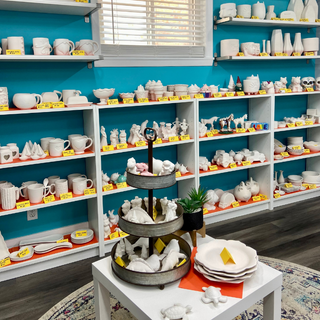 Christmas Vibes Pottery Paint N' Sip (Ages 18+)